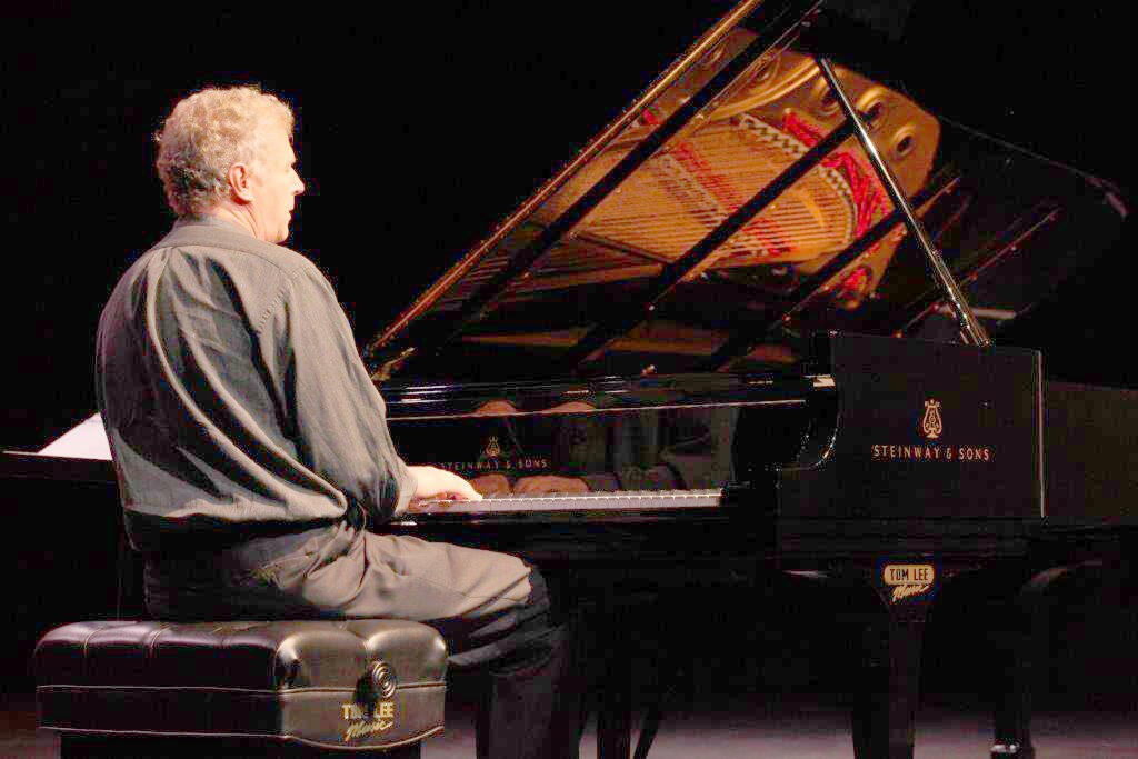 Pianist Karel Roessingh bringing trio to North Saanich Jazz Vespers